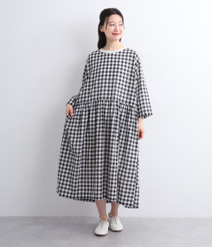 コットン洗い天日ギンガムチェック6分袖クルーネックギャザーワンピース(ブラック-ONESIZE)