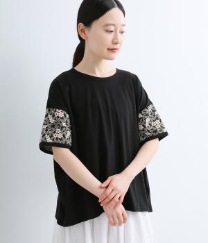 コットン天竺　袖刺繍ゆったりプルオーバー(ブラック-F)