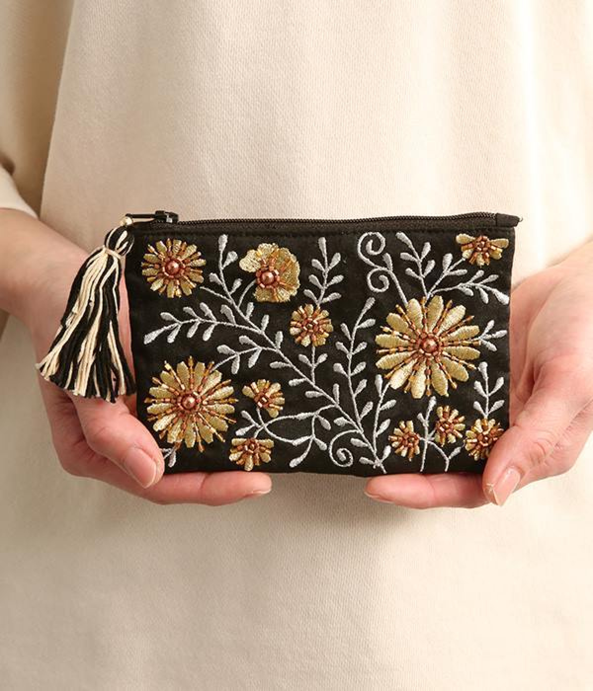 ビーズ刺繍ミニフラットポーチ(ブラック-ONESIZE)