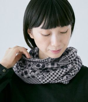 花柄＆チェック柄　スヌード(ブラック-ONESIZE)