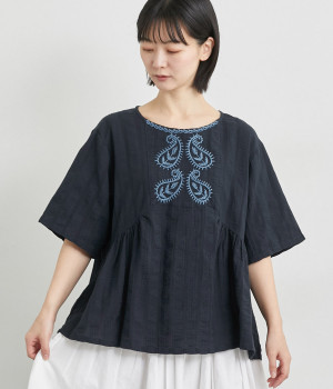 ペイズリー柄ラクノウ風刺繍ギャザーブラウス(チャコール-ONESIZE)