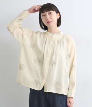 コットンリネン踊るお花たち刺繍シャツブラウス(ナチュラル-ONESIZE)