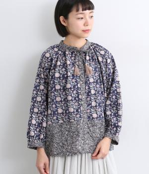 フローラルブロックプリントコットンブラウス(ブラック-ONESIZE)