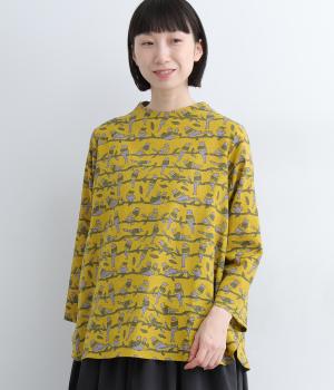 さえずる小鳥さんプリント・カンタ風ドビーボトルネック・ブラウス(マスタード-ONESIZE)