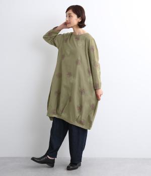 コットンリネン踊るお花たち刺繍コクーンワンピース