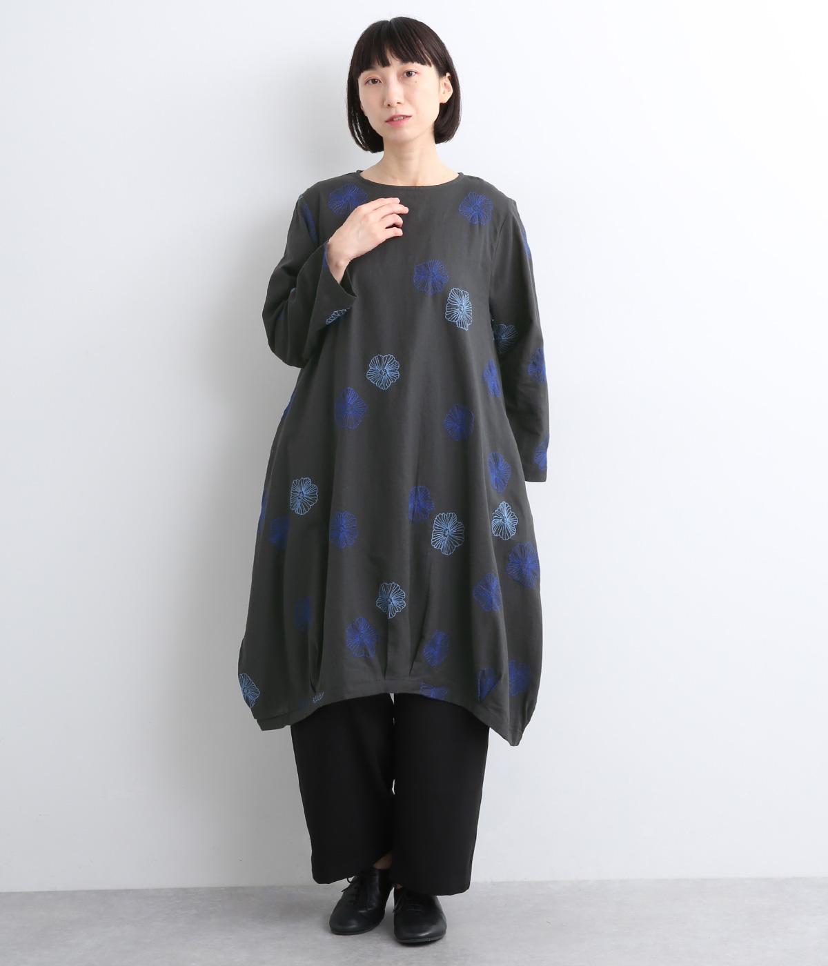 コットンリネン踊るお花たち刺繍コクーンワンピース(ブラック-ONESIZE)