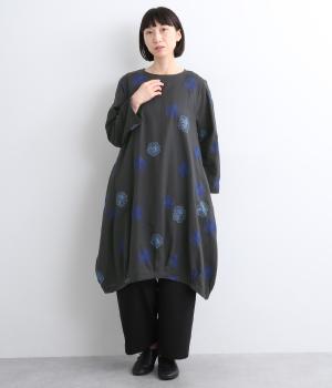 コットンリネン踊るお花たち刺繍コクーンワンピース(ブラック-ONESIZE)