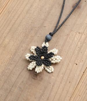 ウッドビーズフラワーネックレス(ブラック-F)