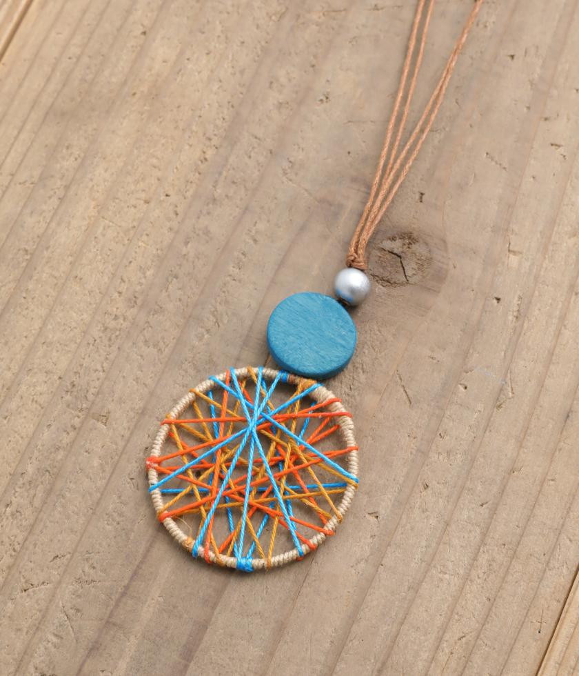 透かし糸かけネックレス