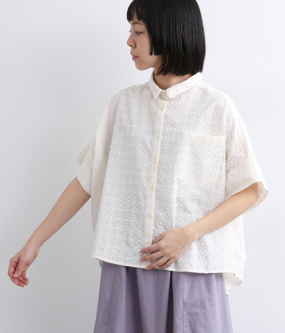 ふわっと咲いたドット刺繍コットンシャツ(ホワイト-F)