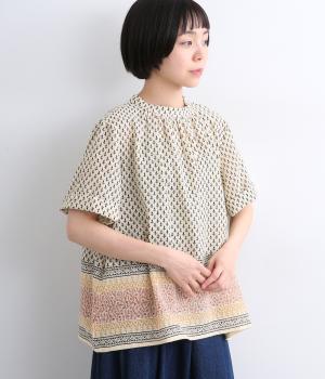 オーガニックコットン・古き良き花の芽のプリントギャザーブラウス(ナチュラル-F)