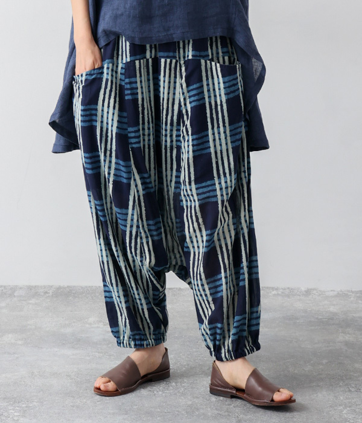 インディゴチェックサルエルパンツ(ネイビー-ONESIZE)