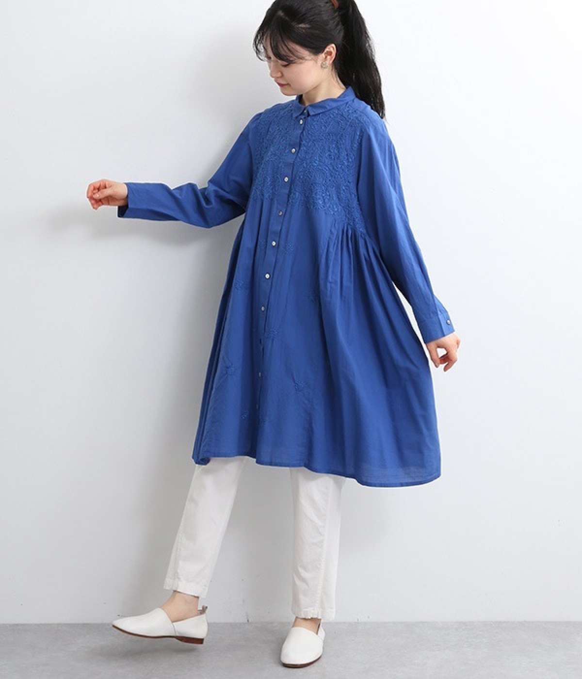 ラクノウ刺繍サイドギャザーロングシャツチュニック(ブルー-ONESIZE)