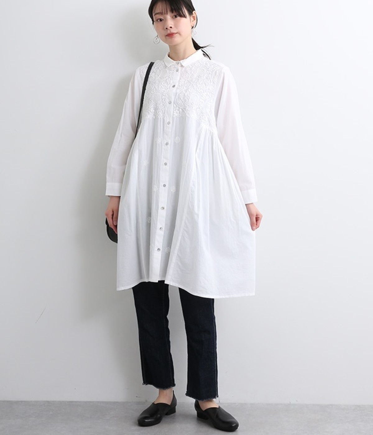 ラクノウ刺繍サイドギャザーロングシャツチュニック(ホワイト-ONESIZE)