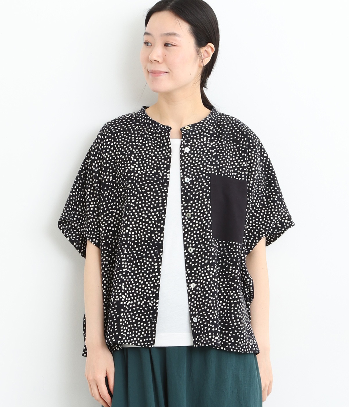 フラックス混ドットブロックプリント×無地ショートブラウス(ブラック-ONESIZE)