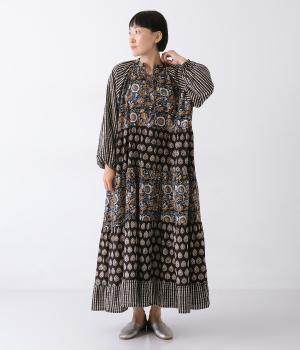 ブロックプリントティアードワンピース(黒系-ONESIZE)