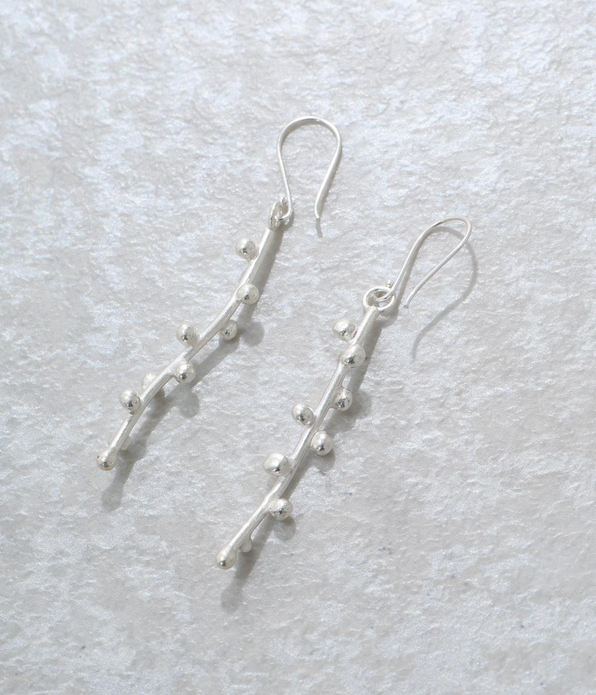 カレンシルバー　つぶロングピアス(シルバー-F)