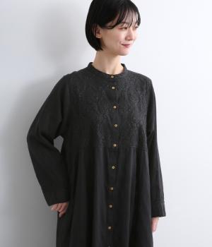 コットンラクノウ刺繍ロングブラウス（ブラック・F）
