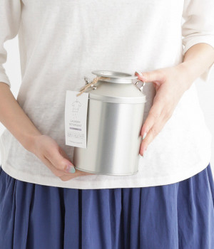 衣料用洗濯洗剤・フラワー　新ミルク缶入り(ステンレス計量スプーン付)(フラワー-ONESIZE)