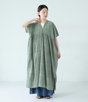 コットンキャンブリックレカVネックワンピース