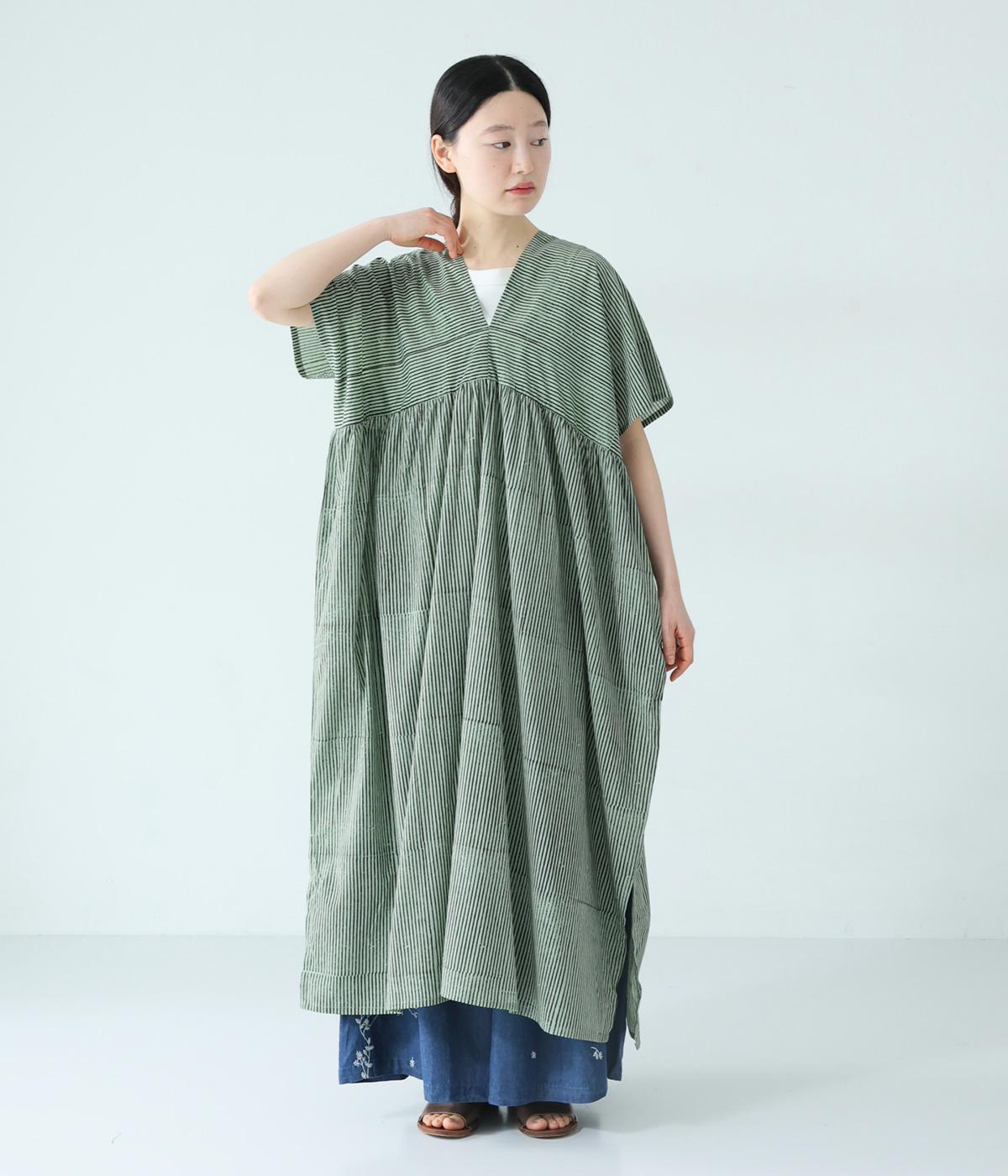 コットンキャンブリックレカVネックワンピース(グリーン-F)