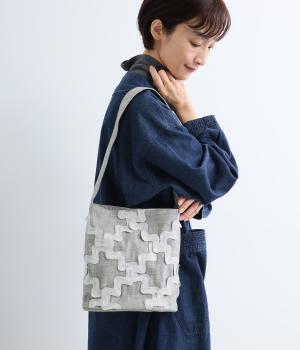 ラティス　ショルダーバッグ（グレー×シルバー・F）