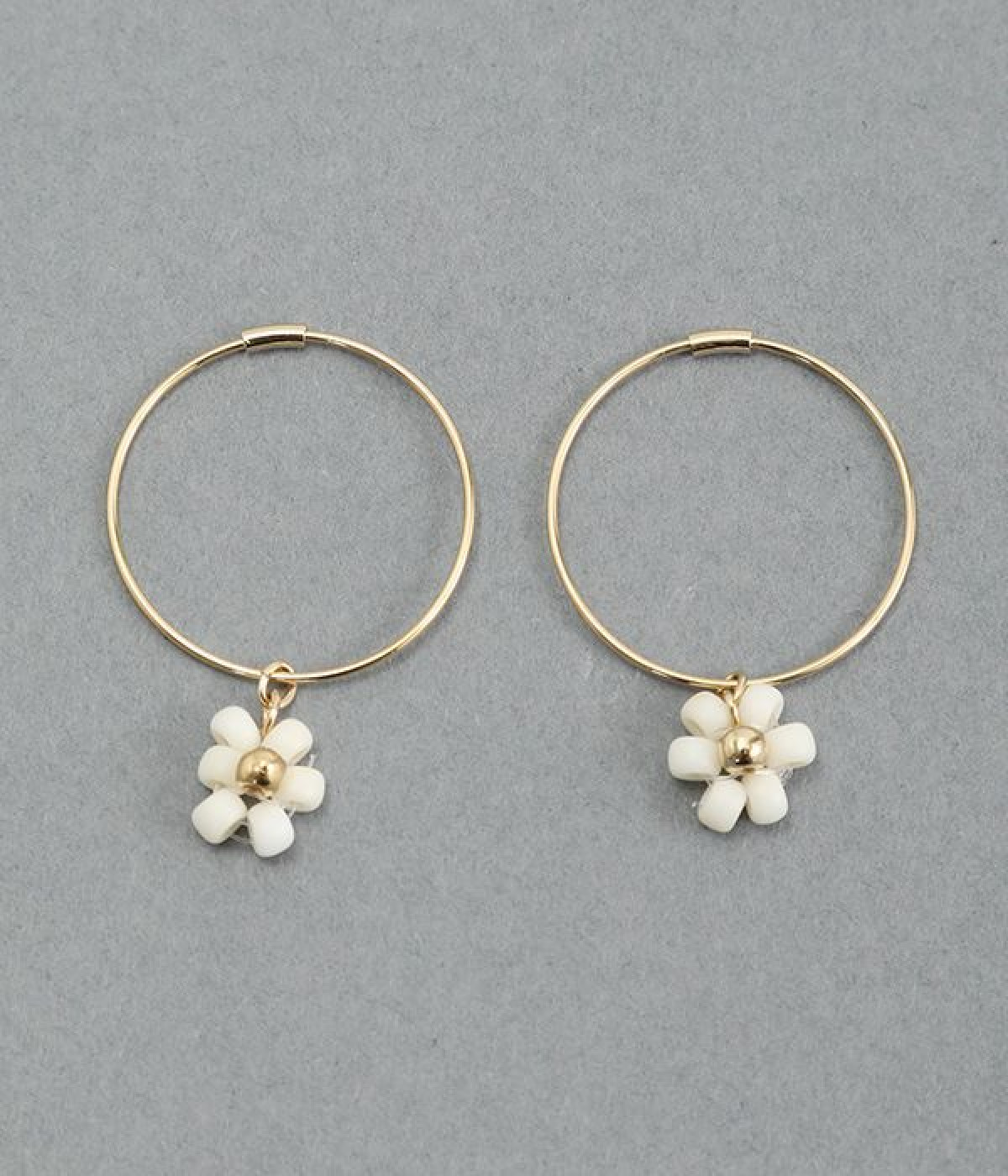 flower　hoop　ピアス(ホワイト-ONESIZE)