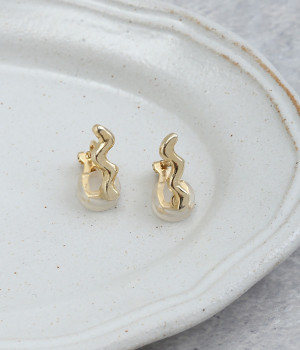 zigzag イヤリング(ゴールド-ONESIZE)