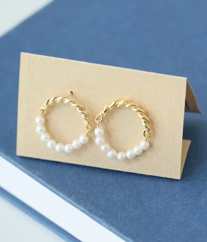 チェーンハーフパール　ラウンド　ピアス(ゴールド-F)