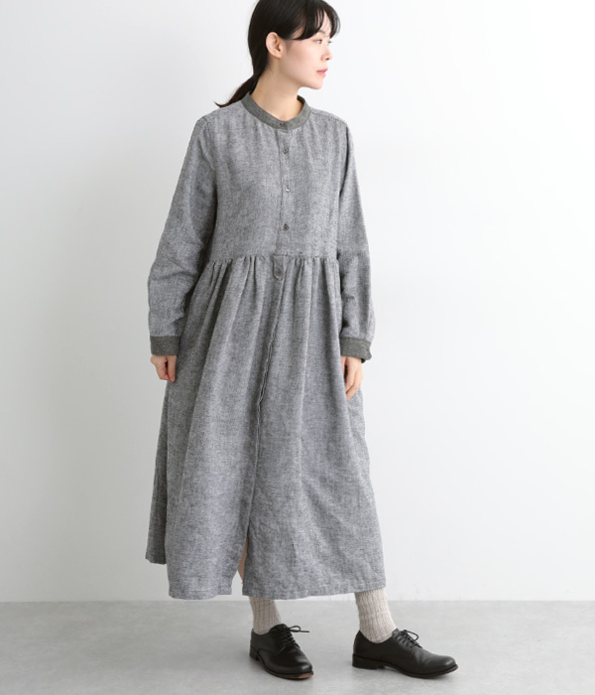 リネンシャンブレー起毛 バイカラーバンドカラー前開き長袖ワンピース(ブラックシャンブレー-ONESIZE)