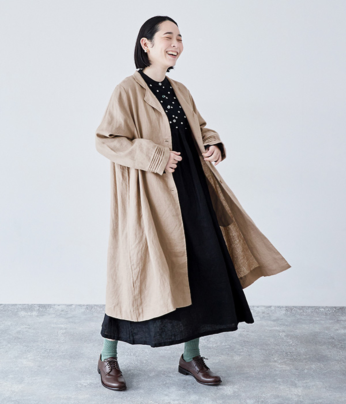 リネンカフスピンタックスコッチ釦アローコート(ベージュ-ONESIZE)