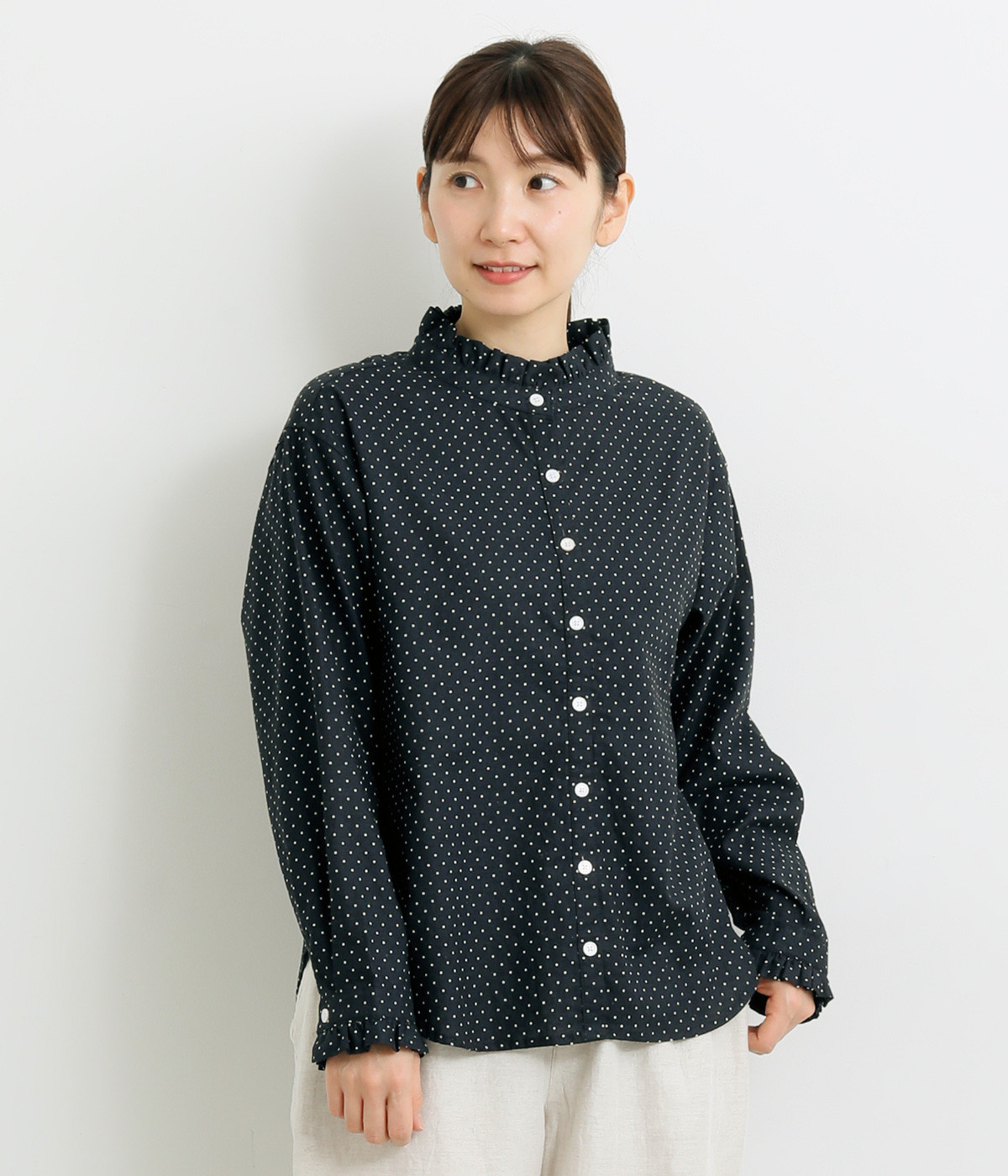 リネンコットン襟カフスフリル本貝釦ブラウス(ネイビードット-ONESIZE)
