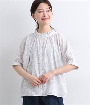 ローンランダム小玉プリント襟・袖フリル本貝釦ラグラン半袖ブラウス(ホワイトベース×黒たま-ONESIZE)