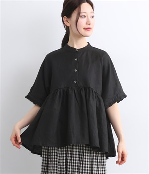 リネンバンドカラーウエストギャザーかぶり袖本貝釦フリル半袖プルオーバー(ブラック-ONESIZE)