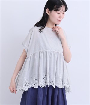 スカラップシシュウブラウス(オフホワイト×ブルー-ONESIZE)