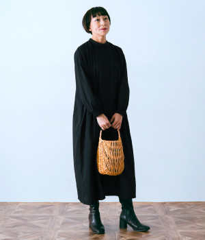 ギャザーワンピース(ブラック-ONESIZE)