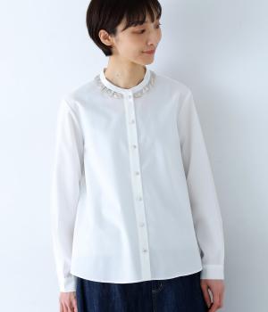 リバティくるみ釦フリル付きコットンブラウス(オフホワイト-F)