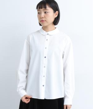 コットンリバティアソートくるみ釦重ね襟裾ラウンドカットシャツ(オフホワイト-F)