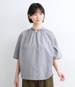 先染めジャカード　シャーリングハーフスリーブブラウス
