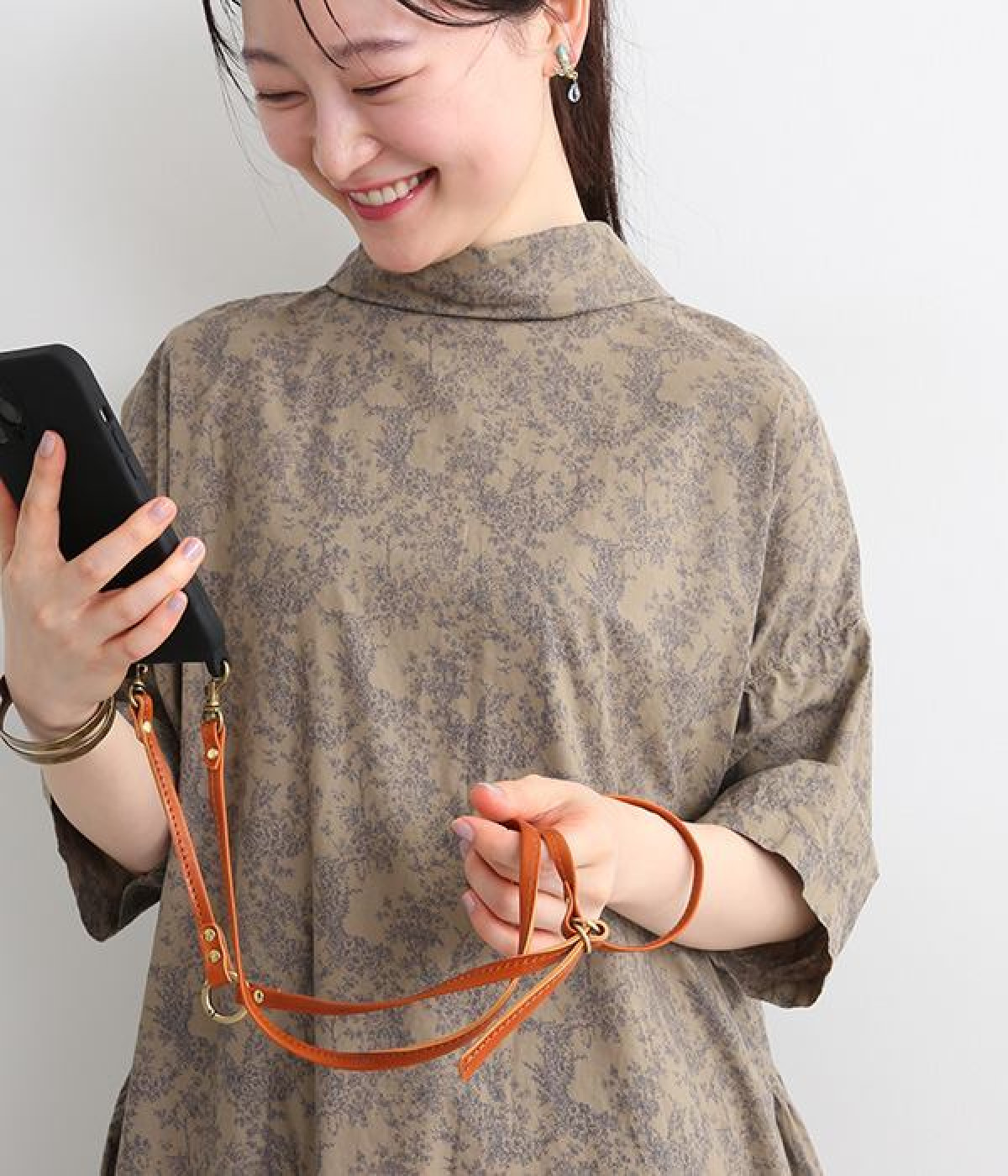 コルド　スマホショルダー　ストラップ(キャメル-ONESIZE)