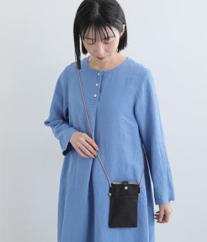 ヌメシュリンクポシェット(ブラック-F)