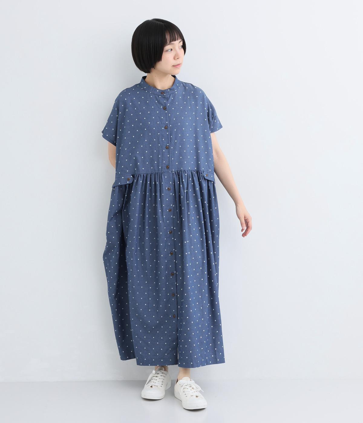 シャンブレー三角プリント フラップ付きドルマン袖ワンピース｜COLORK