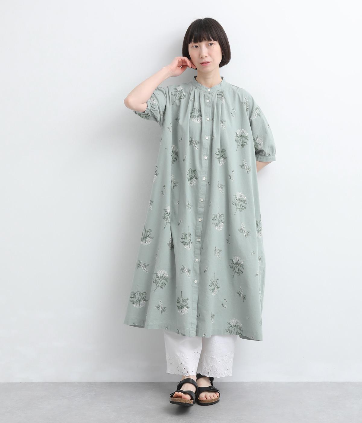 コットン平織 総柄刺繍 バンドカラーピンタックワンピース｜SUN VALLEY