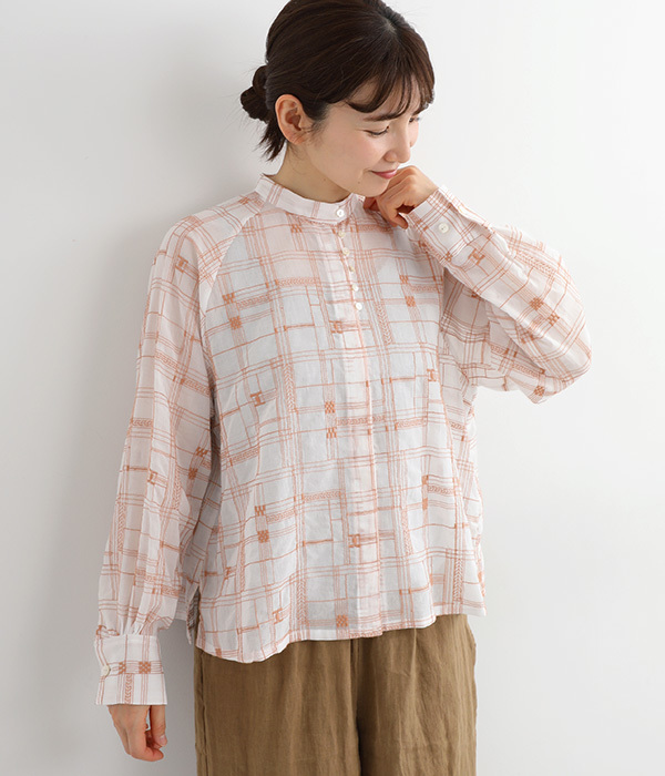 コットンボイル刺繍ブラウス(A・オフ系)