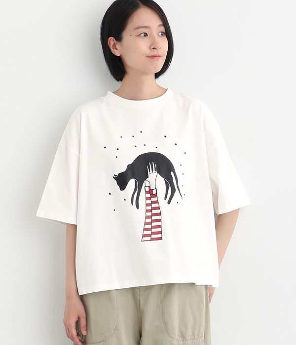 抱っこされる猫Tシャツ(A・ホワイト)