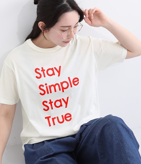 コーマ天竺ソフト仕上げ プリントTシャツ(Stay Simple.)(A・オフホワイト×レッド)