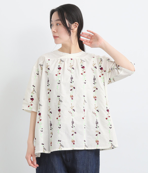 コットン花ストライプ総柄刺繍ブラウス(A・アイボリー)
