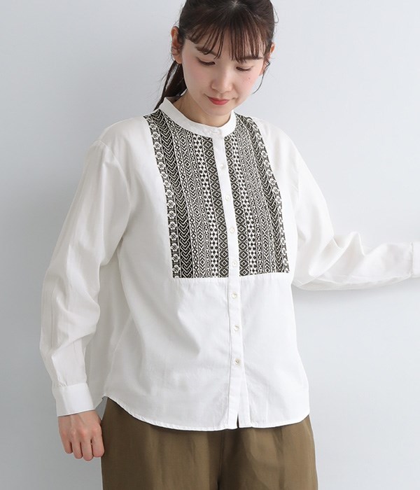 サテン刺繍　シャツ(A・ホワイト×ブラック)