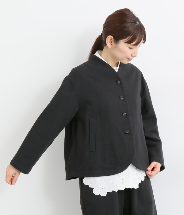 コットンリネンエルボーロゴ刺繍ノーカラージャケット(B・ブラック)