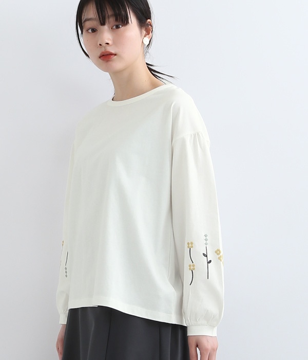 ボタニカル袖刺繍プルオーバー(A・オフホワイト)